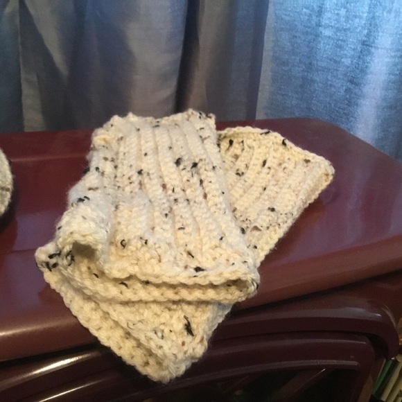 Scottish style crocheted Tam and fingerless gloves ma… - Picture 4 of 9